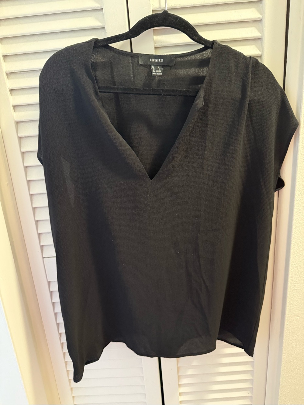 Forever 21 Black V-Neck Short Sleeve Chiffon Blouse